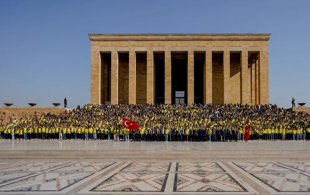 1907 FENERBAHÇE DERNEĞİ VE 1907 UNİFEB’TEN ANITKABİR’E ZİYARET