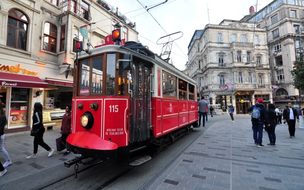 İstiklal Caddesi yüzde 127’lik kira artışıyla rekor kırdı!