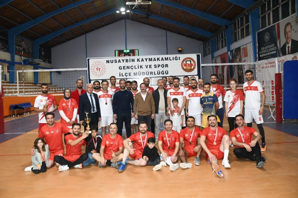 Nusaybin Kaymakamlığınca Düzenlenen Cumhuriyet Kupasında Şampiyon Duruca Takımı oldu