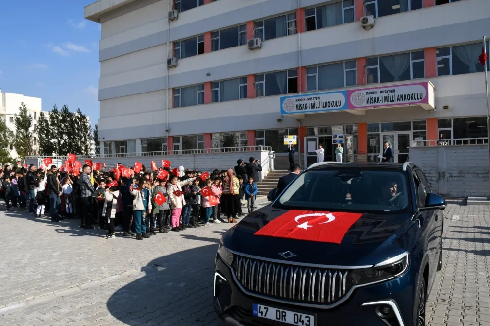 NUSAYBİN İLÇESİNDE YERLİ MALI HAFTASINDA İLKOKULDA  TOGG SERGİLENDİ