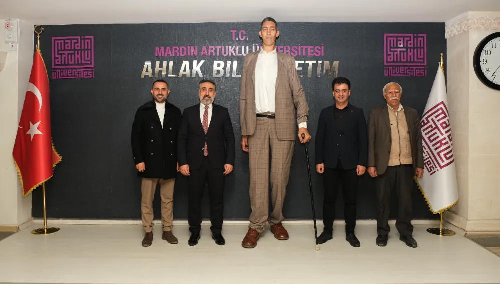 Dünyanın En Uzun İnsanı Mardin Artuklu Üniversitesinde....