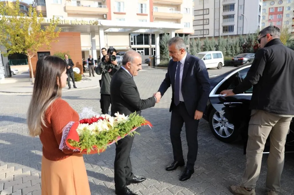  MARDİN VALİSİ  TUNCAY AKKOYUN, MARDİN  İL MİLLİ EĞİTİM  MÜDÜRLÜĞÜNÜ   ZİYARET ETTİ