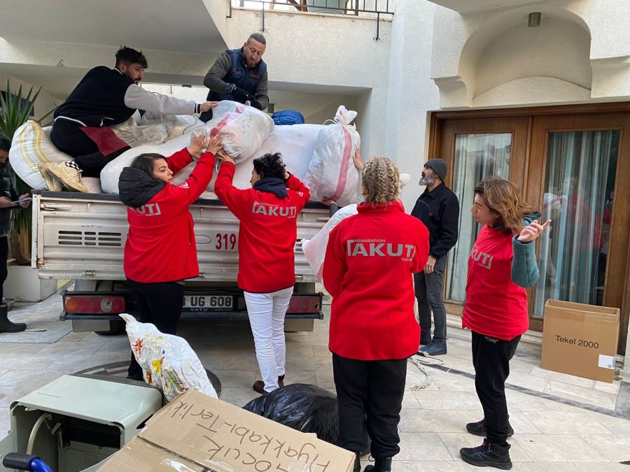 AKUT VAKFI’NIN DEPREM BÖLGELERİNE YARDIM SEVKİYATI ARALIKSIZ SÜRÜYOR