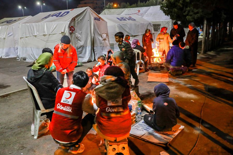 KIZILAY’IN AFET BÖLGELERİNDEKİ YARDIM ÇALIŞMALARI SÜRÜYOR!