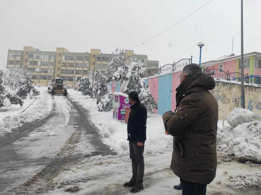  Başkan Kuş, Karla Mücadele Ekiplerini Yerinde Denetledi