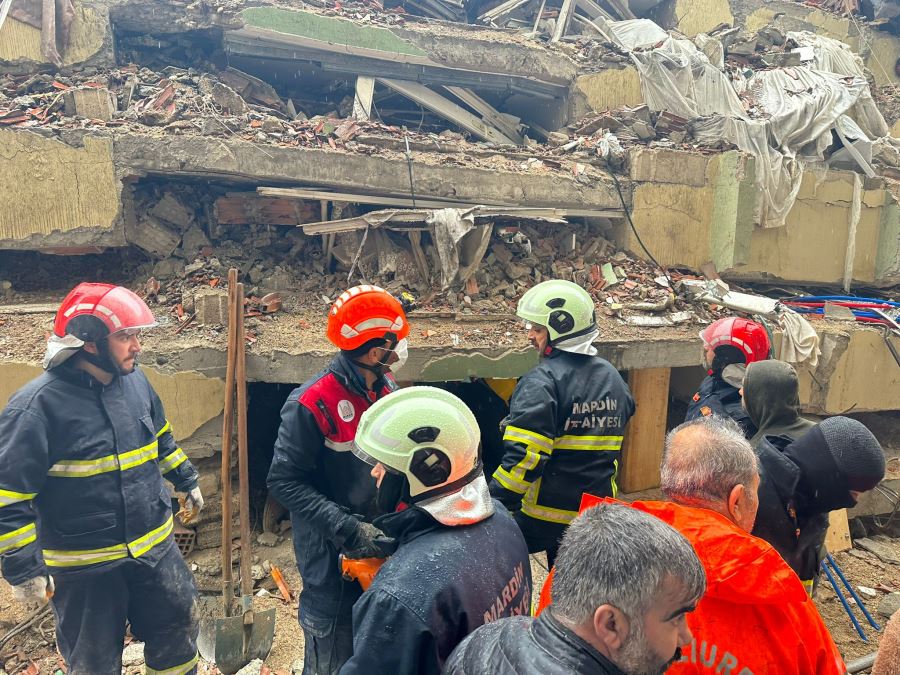 Mardin Büyükşehir Belediyesi Ekipleri Deprem Bölgelerinde