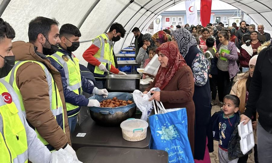 MİDYAT BELEDİYESİ DEPREM BÖLGESİNDE DE İFTAR ÇADIRI AÇTI