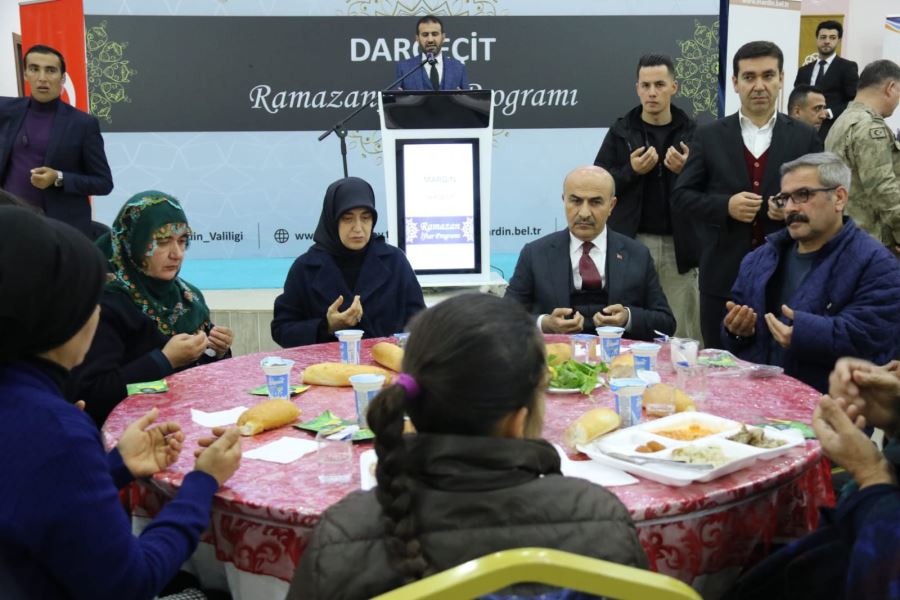 Mardin Valisi  Demirtaş,  Dargeçit İlçesinde İftarda Vatandaşlarla Buluştu