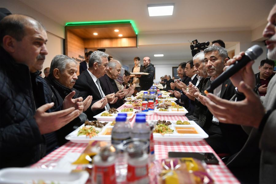 MANSUR YAVAŞ SOLFASOL MAHALLESİ’NDEKİ YERİNDE KENTSEL DÖNÜŞÜM HAK SAHİPLERİYLE BULUŞTU