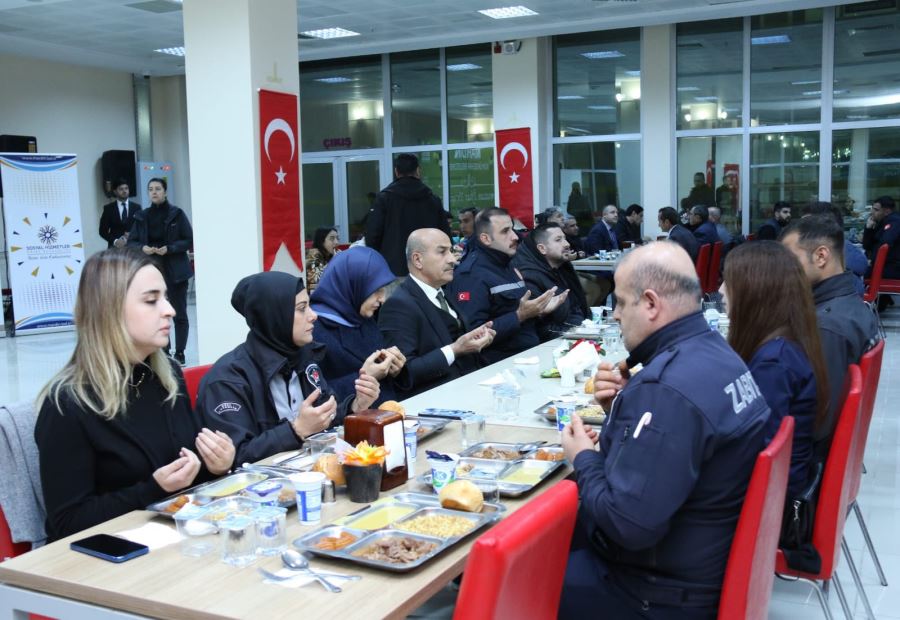 Mardin Valisi Mahmut  Demirtaş, Belediye Personelleri İle İftarda Buluştu