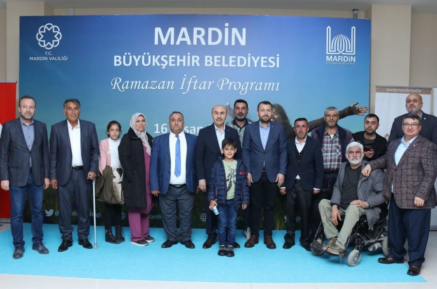 Mardin Valisi  Demirtaş, İftarda Engelli Bireyleri ve STK Temsilcilerini Konuk Etti