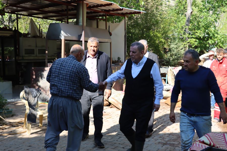 Midyat Belediye Başkanı Şahin, selden etkilenen yerlerde incelemelerde bulundu