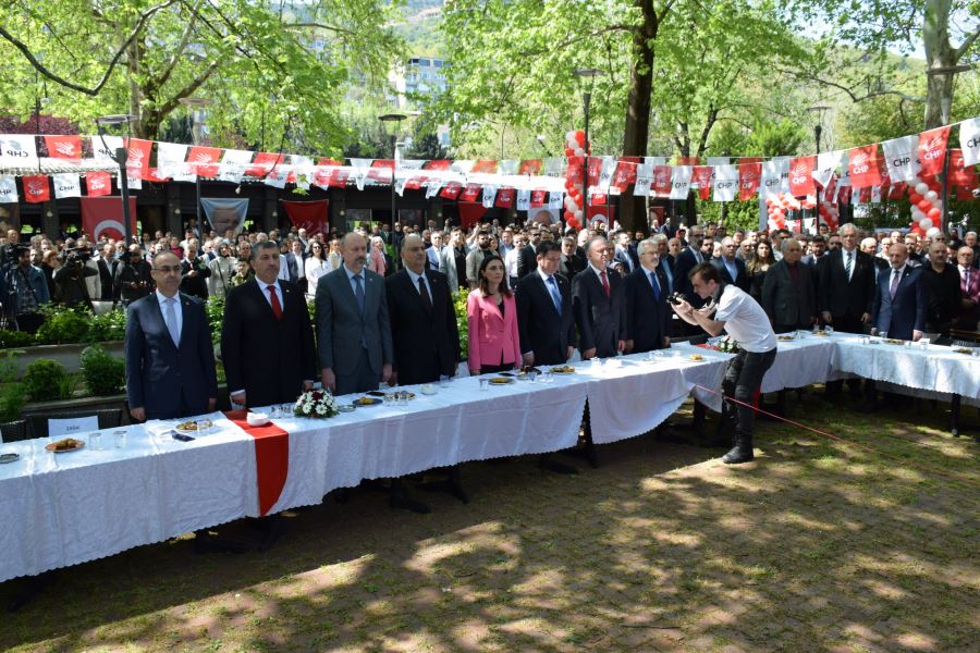 BURSA CHP BAYRAMLAŞMASINDA BÜYÜK COŞKU