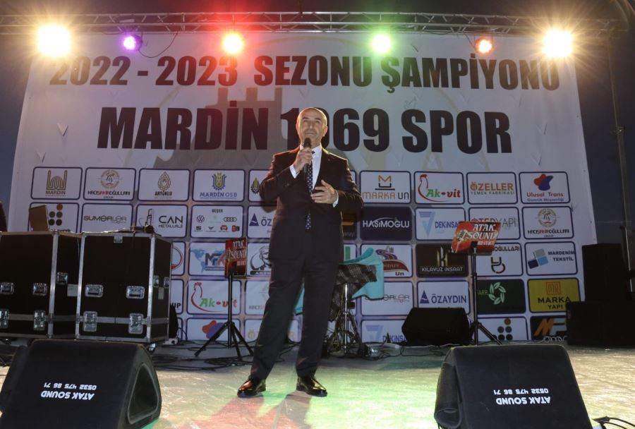 Mardin Valisi  Demirtaş, Şampiyon Mardin 1969 Spor’un Kupa Törenine Katıldı