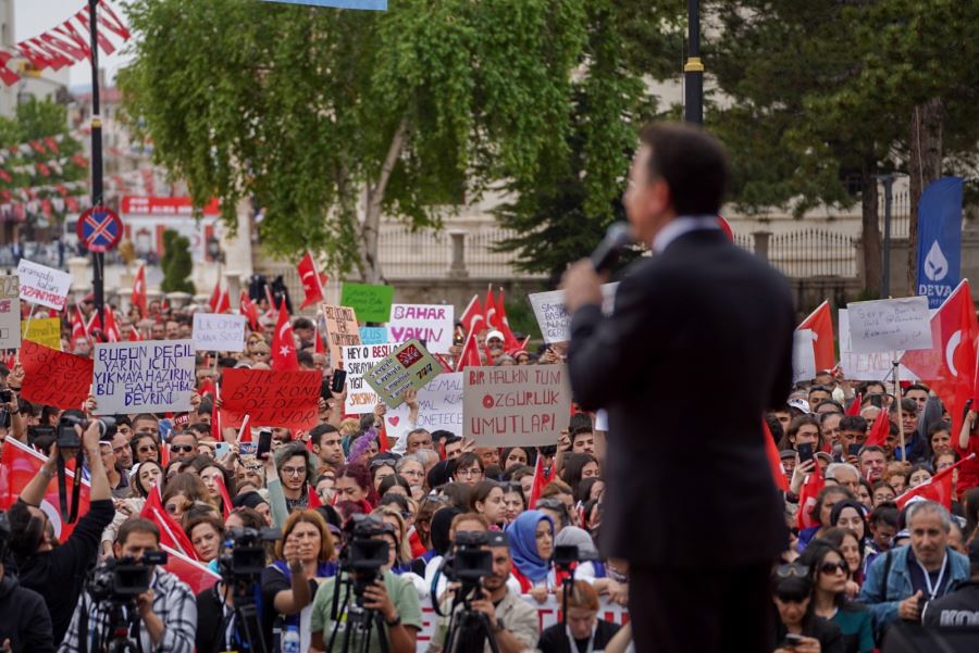 Ali Babacan;   ‘İnanın, bu ülke sizlerin hayalindeki ülke olacak’