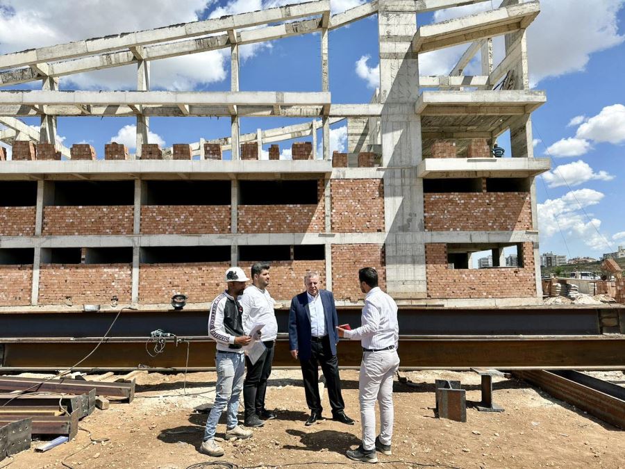 BAŞKAN ŞAHİN MİDYAT GENÇLİK MERKEZİ İNŞAATINDA İNCELEMELERDE BULUNDU