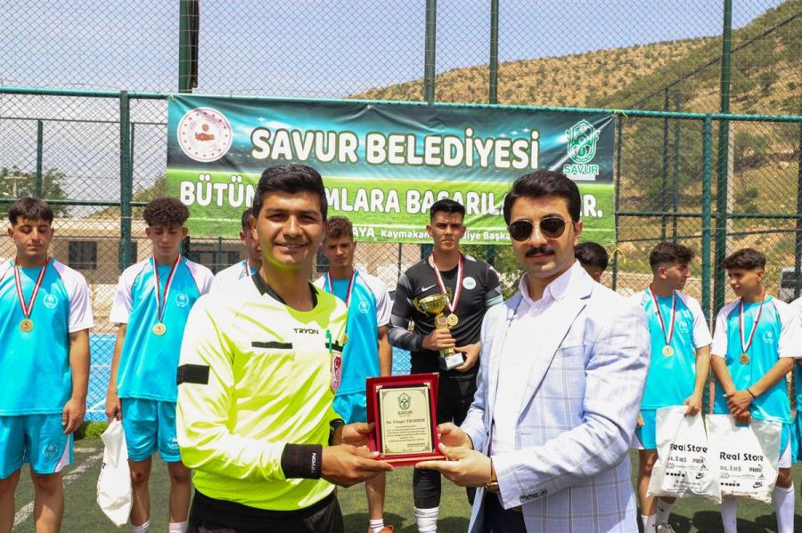 SAVUR İLÇESİNDE ORTAOKULLAR VE LİSELER ARASI FUTBOL TURNUVASI