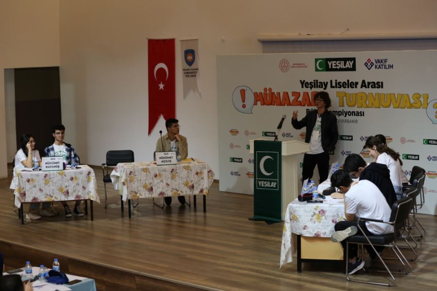 YEŞİLAY LİSELER ARASI MÜNAZARA TURNUVASI’NIN  GÜNEYDOĞU ANADOLU FİNALLERİNDE MARDİLİ GENÇLER ŞAMPİYON OLDU