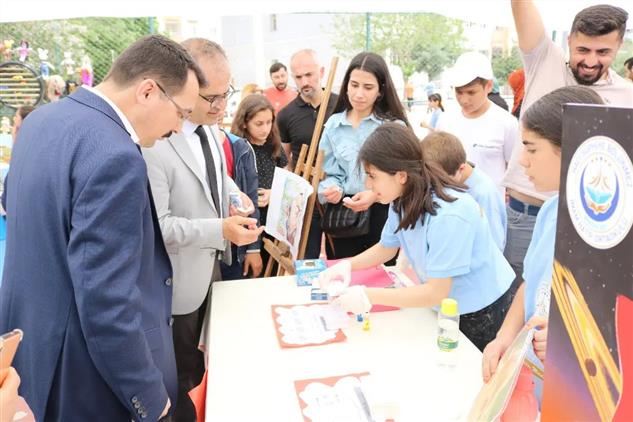 Mardin İl Müftüsü Çelik Çocukların Bilim Fuarı Coşkusuna Ortak Oldu