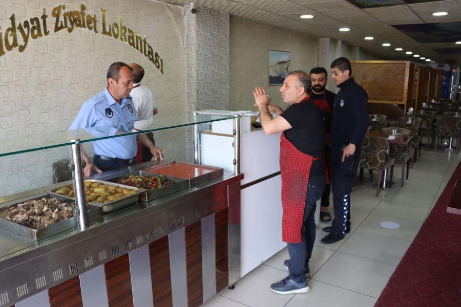 Midyat’ta zabıta ekipleri lokanta ve restoranları denetledi