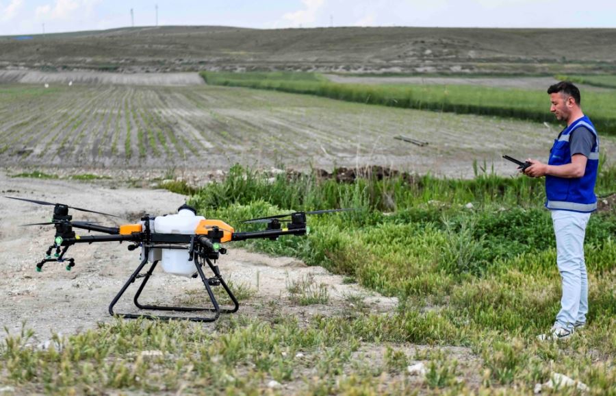 ANKARA BÜYÜKŞEHİR BELEDİYESİNDEN DRONE İLE GÜBRELEME VE İLAÇLAMA HİZMETİ