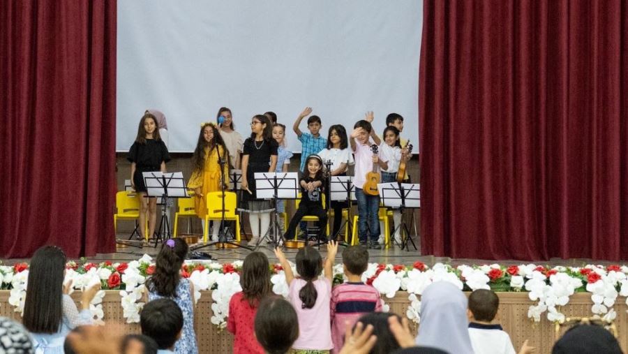 Midyat’ta Eğitim Gören Minik Kursiyerler Çalışmalarını Sergiledi