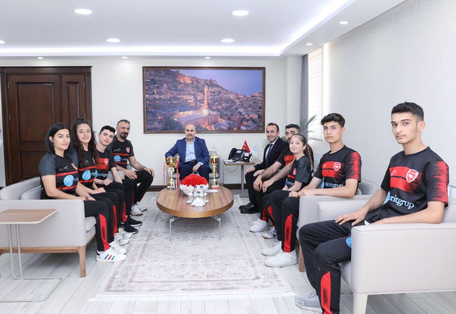 Mardin Valisi  Demirtaş, Başarılı Tenisçileri Kabul Etti