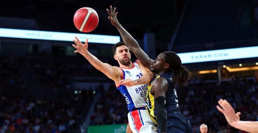 ANADOLU EFES SERİDE ÖNE GEÇTİ ; 97-91