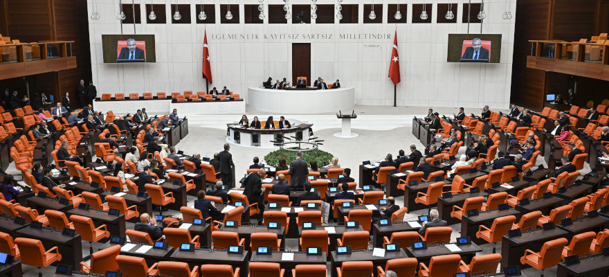 MEMUR MAAŞI VE EMEKLİ AYLIKLARINI ARTTIRAN TEKLİFİN GÖRÜŞMELERİNE BAŞLANDI