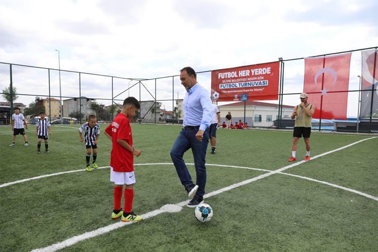 GÜMÜŞYAKA SPOR TESİSLERİ FUTBOL TURNUVASI İLE AÇILDI