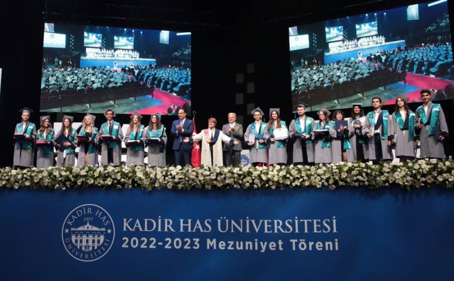 Kadir Has Üniversitesinde Mezuniyet Coşkusu