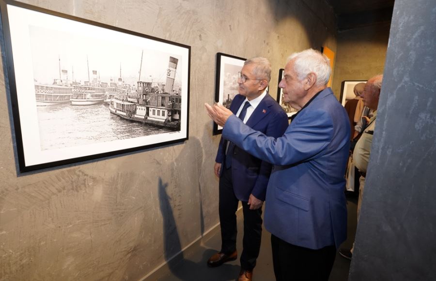 ÜSKÜDAR BELEDİYESİ İZZET KERİBAR’IN “EFSUNLU ŞEHİR” FOTOĞRAF SERGİSİNİ İSTANBULLULARLA BULUŞTURDU