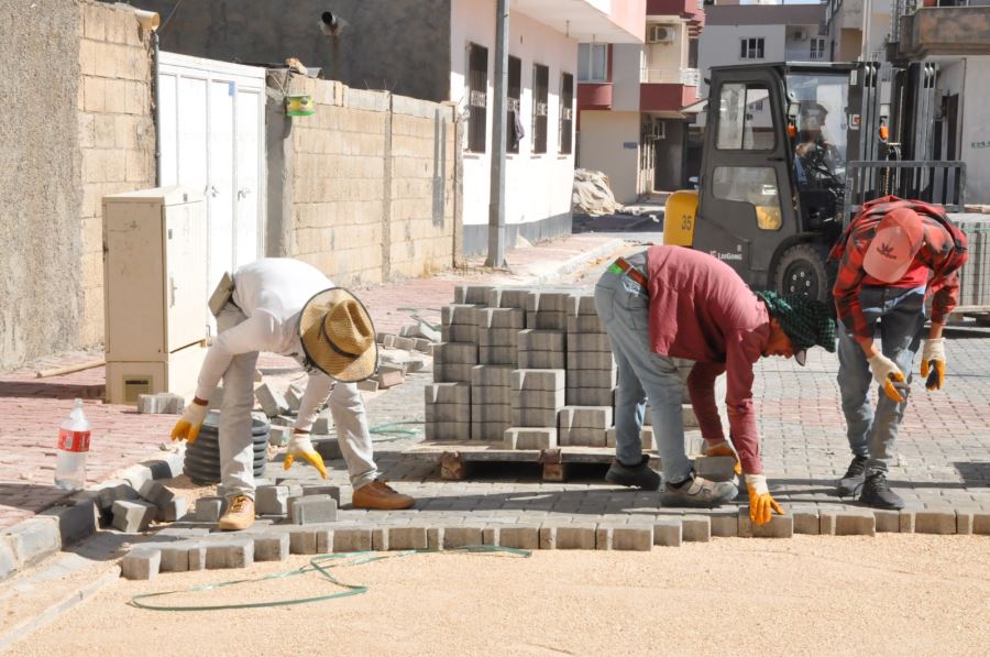 KIZILTEPE İLÇESİNDE YOL YAPIM ÇALIŞMASI DEVAM EDİYOR