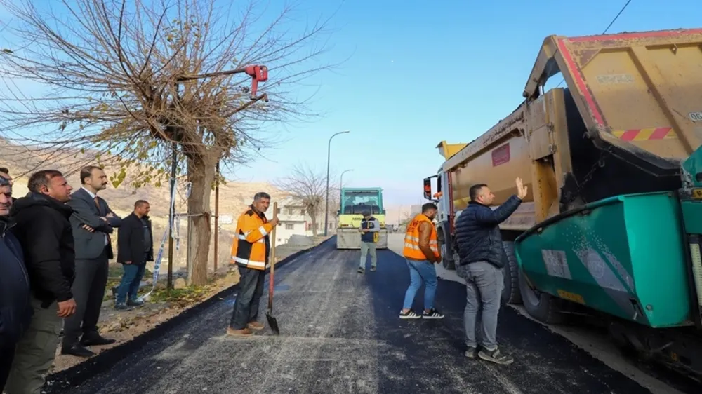 Savur Vatan Caddesi’ne sıcak asfalt çalışması