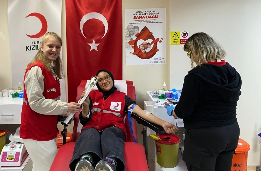 Kızılay Kadın Gönüllüleri’nden “Candan Bağlıyız” Kampanyasına Destek