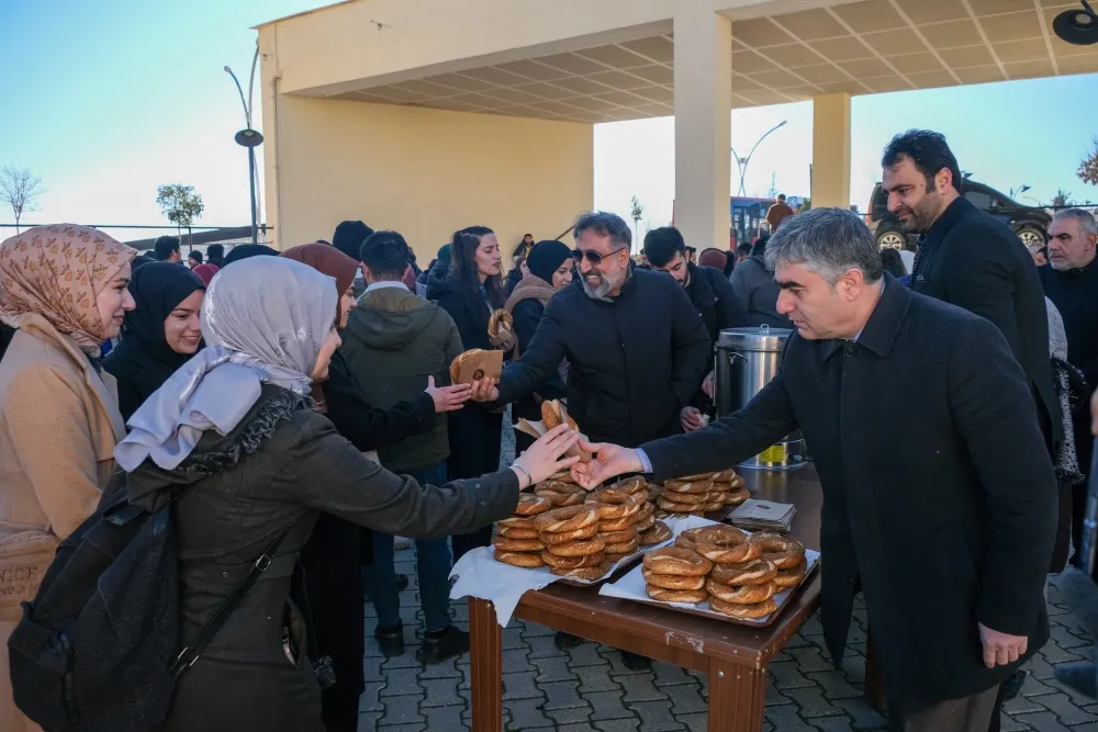 MARDİN ARTUKLU ÜNİVERSİTESİNDE GELENEKSEL ÇAY SİMİT BULUŞMASI