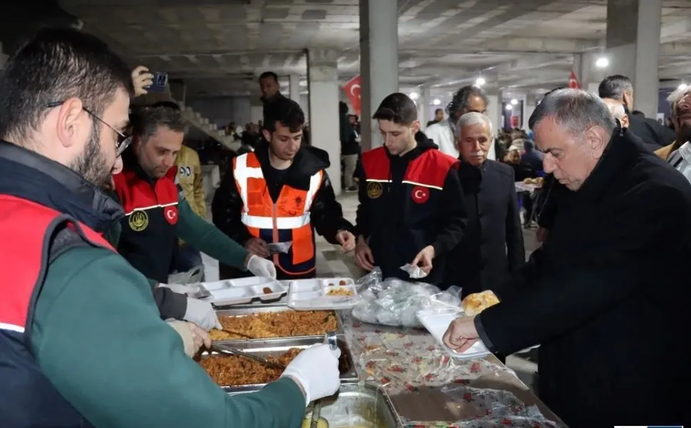 MİDYAT BELEDİYESİNİN İFTAR SOFRASINA YOĞUN İLGİ