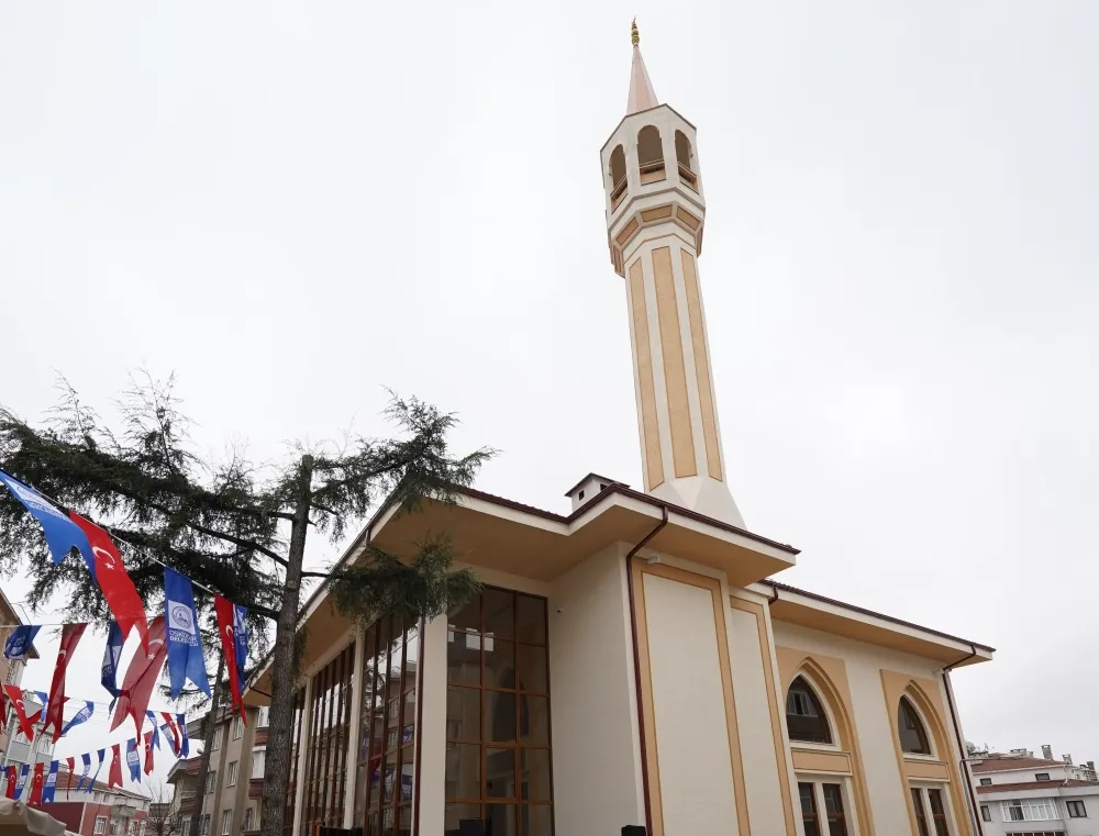 YENİDEN İNŞA EDİLEN ÜSKÜDAR GÜMÜŞSU CAMİİ İBADETE AÇILDI 