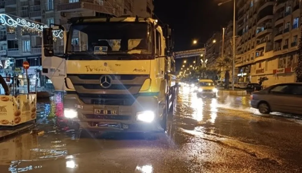 MARSU ekipleri gece boyunca sağanak yağış mesaisini sürdürdü 