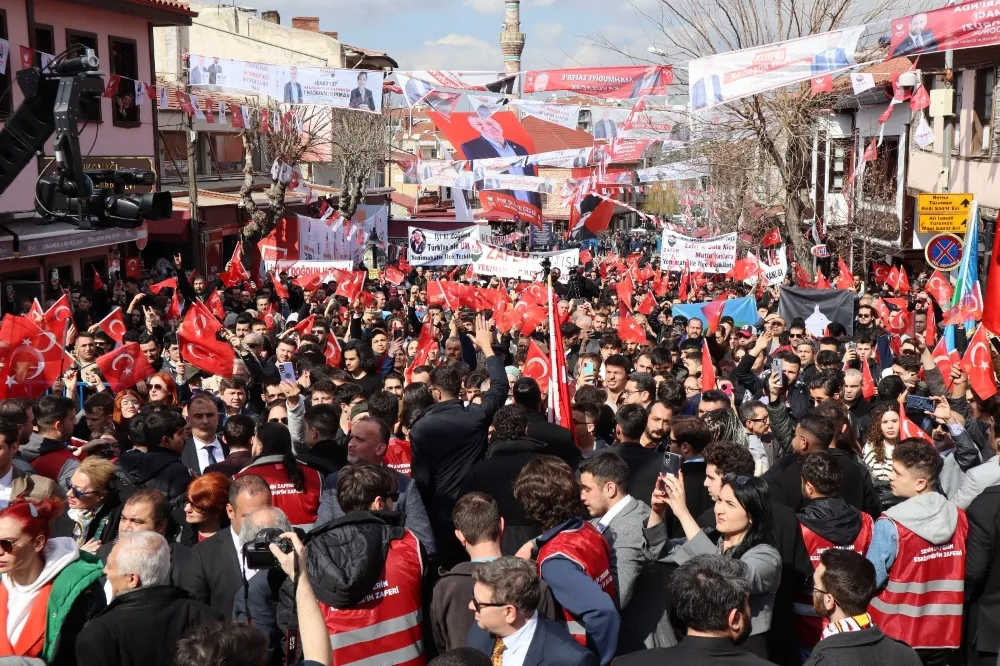 ZAFER PARTİSİ ESKİŞEHİR MİTİNGİNE YOĞUN İLGİ