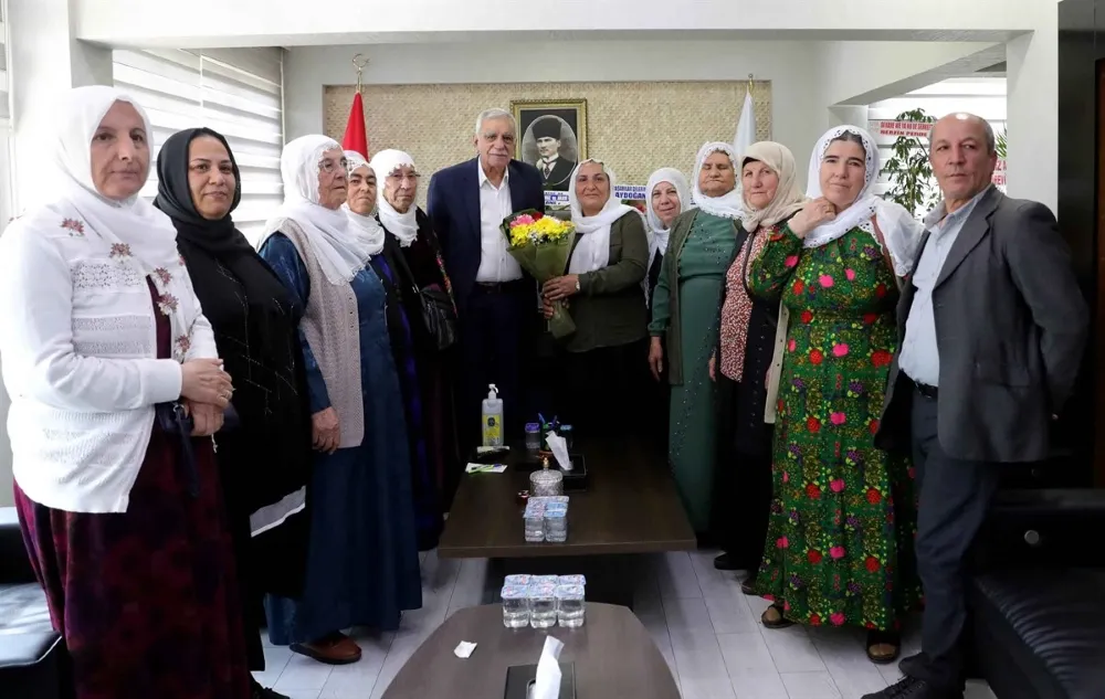 Barış Anneleri’nden Başkan  Türk’e anlamlı ziyaret 