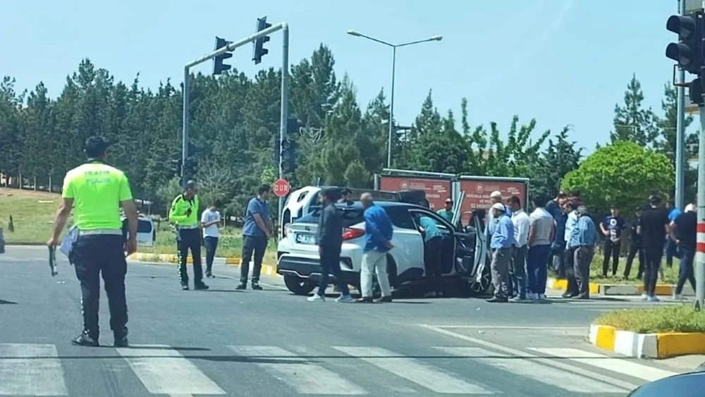 MİDYAT İLÇESİNDE YAŞANAN TRAFİK KAZASINDA 3 YARALI VAR!