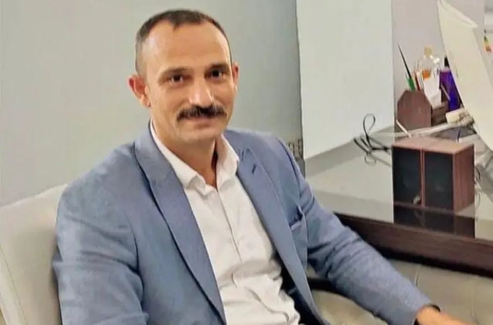 ARTUKLU İLÇESİ YALIM MAHALLESİ  MUHTARI  MAHALLESINE PTT VE BANKAMATIK ISTIYOR 