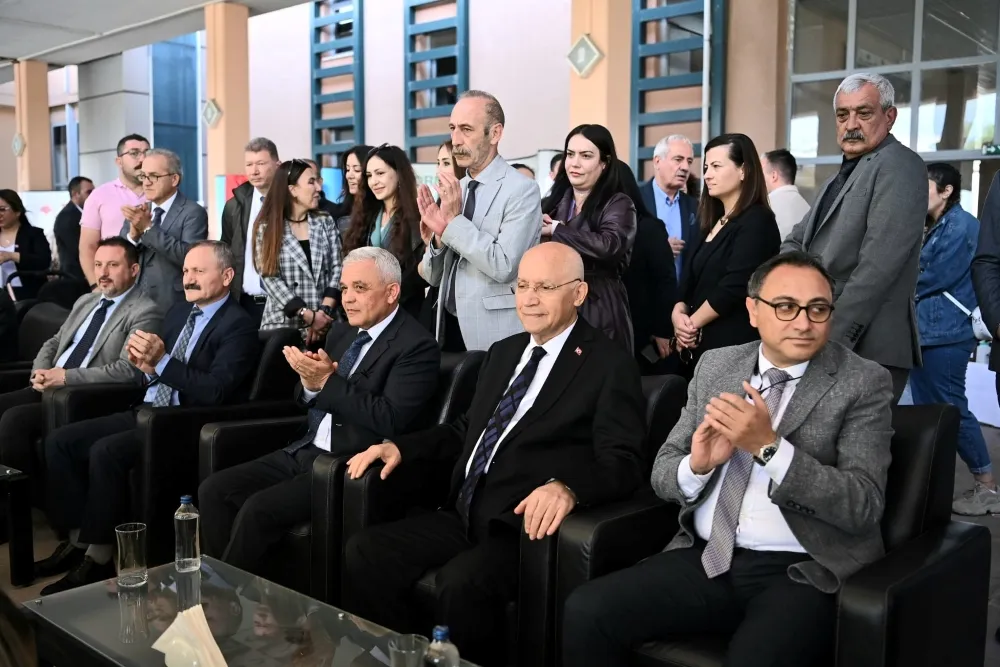 Başkan Şahin Çevre Şenliği’nde çevreci gençlerle buluştu