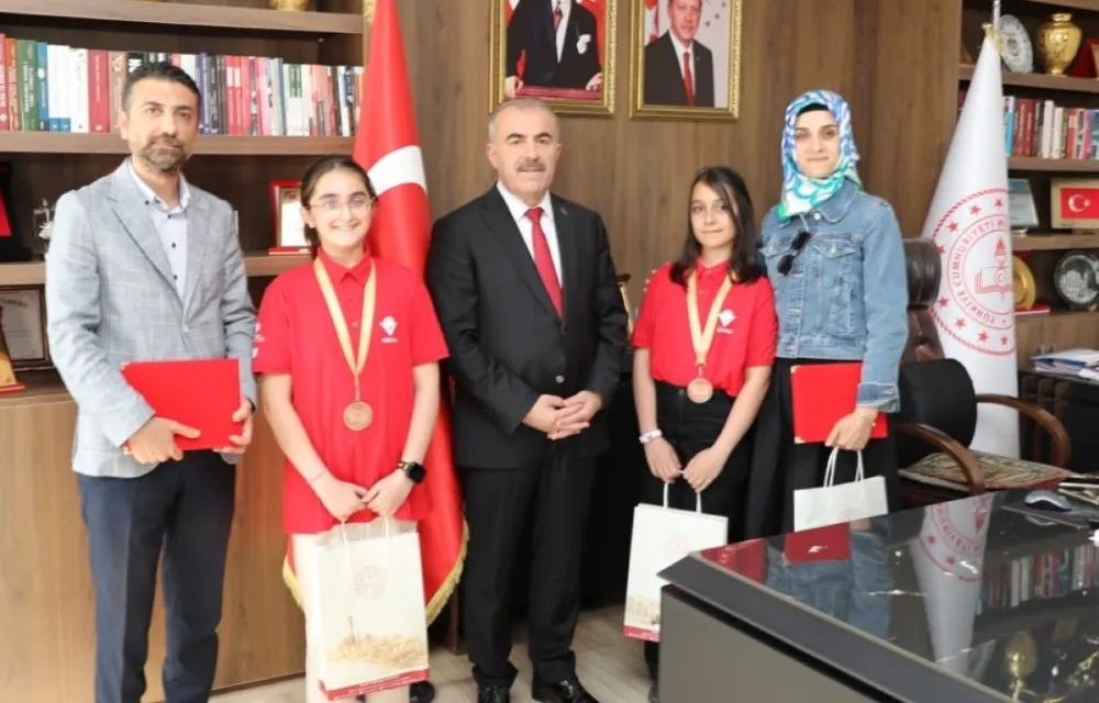 TUBİTAK YARIŞMASINDA  DERECE ALAN MARDİNLİ  ÖĞRENCİLER ÖDÜLLENDİRİLDİ