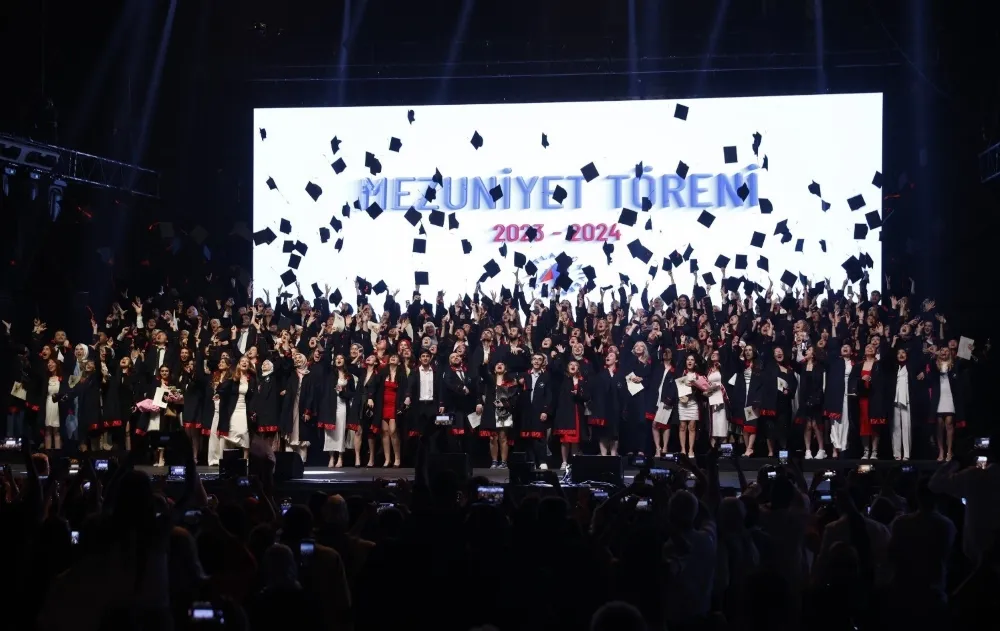 İstanbul Atlas Üniversitesi’nde mezuniyet sevinci