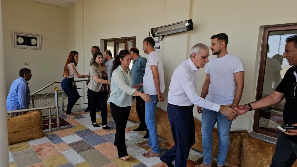 BELEDİYE BAŞKANLARINDAN  EKİLİ ARAZİLERİ YANAN ÇİFTÇİLERE ZİYARET