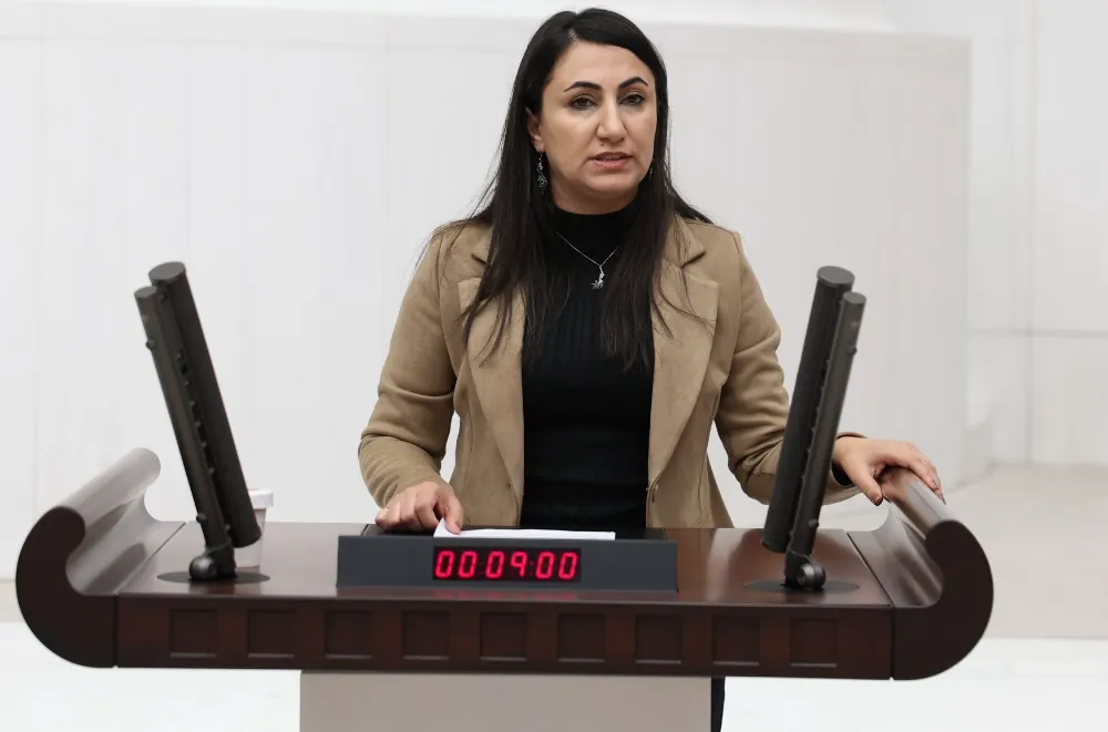 Maliye Bakanlığındaki Çift maaş  alan bürokratları TBMM