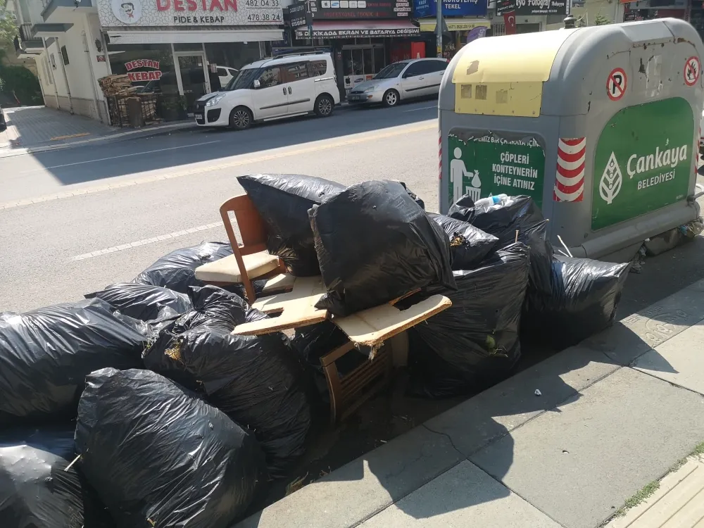 ÇANKAYA İLÇESİNDE ÇÖP YIĞINLARI VE KARA SİNEK İSTİLASI VATANDAŞLARI PERİŞAN EDİYOR!