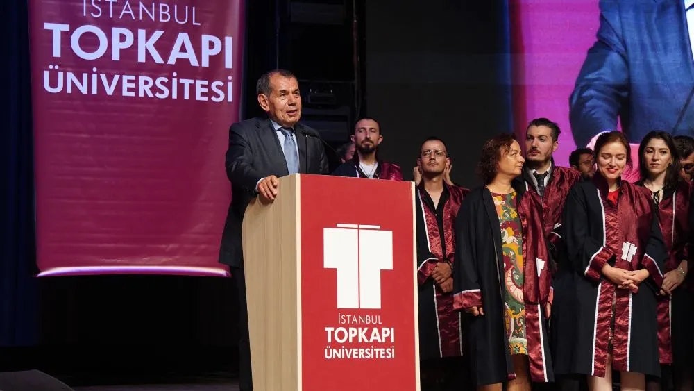 GS BAŞKANI DURSUN ÖZBEK TOPKAPI ÜNİVERSİTESİ MEZUNİYET TÖRENİNE KATILDI
